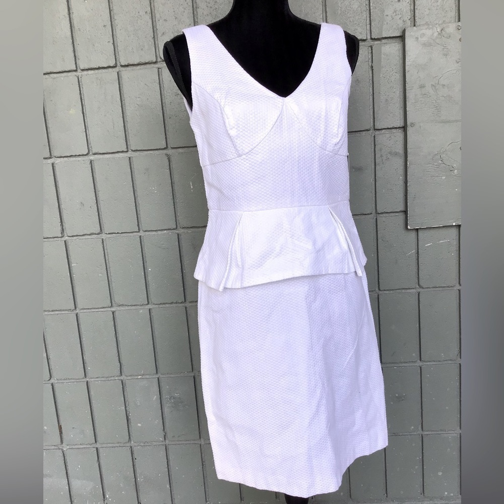 NWT- Beautiful Chelsea Suite White Dress Size 8.